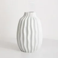Wazony i flakony - 20 cm biały ceramiczny wazon, elegancki wazon z żebrowanym wzorem, prosty, nowoczesny styl, idealny do świeżych i suszonych kwiatów, dekoracja stołu - miniaturka - grafika 1