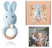 Gryzaki dla dzieci - Gryzak dla chłopca grzechotka niebieski króliczek w ekologicznym pudełku - miniaturka - grafika 1