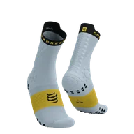 Skarpetki sportowe męskie - COMPRESSPORT Skarpetki do biegania trailowe PRORACING SOCKS V4 TRAIL grey dawn/ceylon yellow - miniaturka - grafika 1