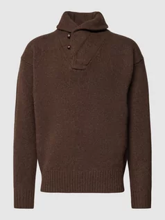 Swetry męskie - Sweter z dzianiny z obniżonymi ramionami - grafika 1