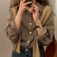 Koszule damskie - TEMU Koszula w Kratę Vintage dla Kobiet - Kołnierzyk i Guziki, Luźna Bluzka z Długim Rękawem w Beżu/Brązie/Czarnym/Białym/Szarym/Niebieskim/Czerwonym - miniaturka - grafika 1