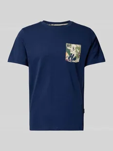 T-shirt z prążkowanym, okrągłym dekoltem model ‘BHJEM’ - Koszulki męskie - miniaturka - grafika 1