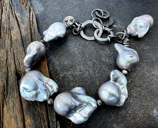 Awangardowa bransoletka ze srebrnymi perłami barok z tęczowym overtonem - Bransoletki - miniaturka - grafika 1