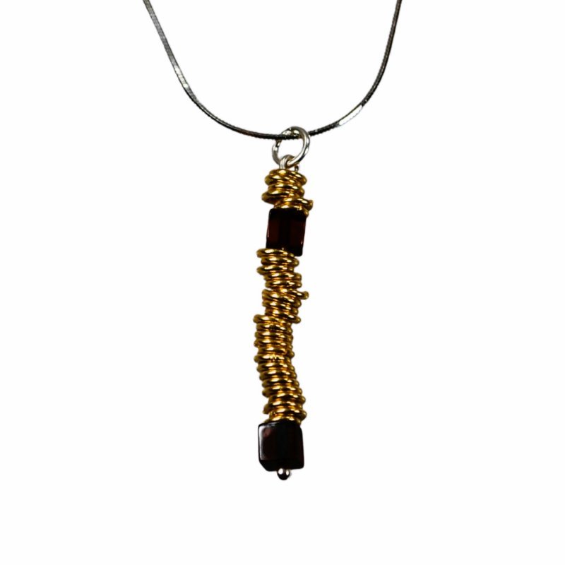 Wisior z wiśniowym bursztynem