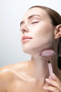 Brushworks Resin Rose Quartz Roller & Gua Sha - zestaw masażerów - Olejki i świece do masażu - miniaturka - grafika 3