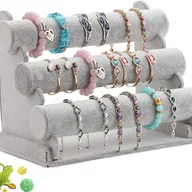 Biżuteria - akcesoria - Trzypoziomowy stojak na biżuterię z szarego aksamitu na bransoletki, zegarki, bransolety i naszyjniki (model trzypoziomowy z glazurowanego aksamitu). - miniaturka - grafika 1