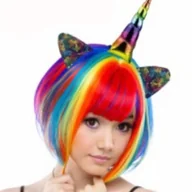 Dodatki do strojów karnawałowych - TĘCZOWA PERUKA BOB JEDNOROŻEC UNICORN Z ROGIEM - miniaturka - grafika 1