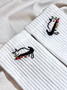 Białe skarpetki Nike z haftem ręcznym - Skarpetki damskie - miniaturka - grafika 1