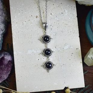 Miedziany posrebrzany wisiorek z onyksem - Wisiorki - miniaturka - grafika 1