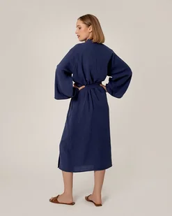 Szlafrok muślinowy granatowy - Szlafroki damskie Szlafrok muślinowy granatowy - Szlafroki damskie - miniaturka - grafika 1