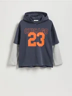 Bluzy dla chłopców - Reserved - Bawełniany longsleeve z kapturem - granatowy - miniaturka - grafika 1