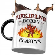 Kubki - Kubek Czarny Dla Plastyka Piekielnie Dobry Plastyk z Nadrukiem ze Zdjęciem + Opakowanie na prezent (wzór 02) - miniaturka - grafika 1
