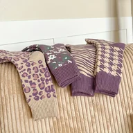 Skarpetki damskie - TEMU 4- Damskich Skarpet Zimowych Termicznych - Ciepłe Spodnie - Fioletowe i Beżowe Odcienie Neutralne - Antypoślizgowe Podeszwy z Amortyzacją - - miniaturka - grafika 1