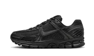Buty sportowe męskie - Nike Vomero 5 Triple Black - miniaturka - grafika 1