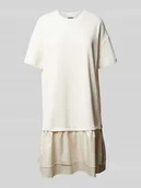 Sukienki - Sukienka o długości do kolan z obniżonymi ramionami model ‘Tsuki’ - miniaturka - grafika 1