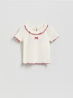 Bluzki dla dziewczynek - Reserved - Prążkowana bluzka z falbanką - złamana biel - miniaturka - grafika 1