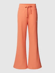 Spodnie dresowe z wyhaftowanym logo model ‘NB ATHLETICS TRACK PANT’ - Spodnie sportowe damskie - miniaturka - grafika 1