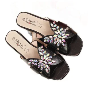 Klapki damskie z kamieniami czarne S.Barski - Klapki i japonki damskie - miniaturka - grafika 1