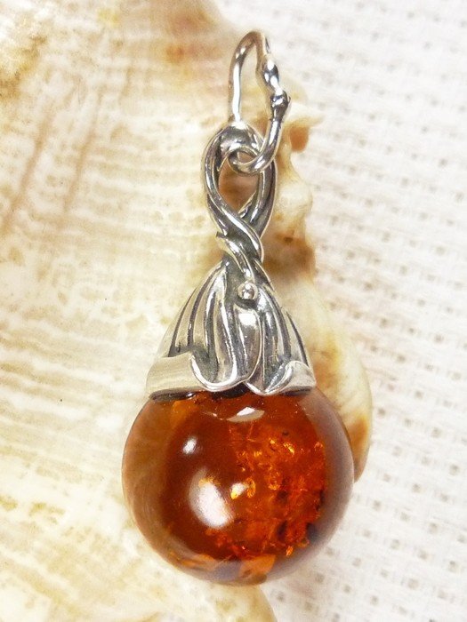 Wisiorek srebrny z bursztynem 621-53