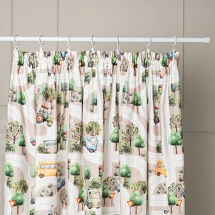 Gotowa zasłona do pokoju dziecka na taśmie, Ulice z autami kolor beżowy, rozmiar 140x250 cm - Firany i zasłony dla dzieci - miniaturka - grafika 1