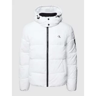 Kurtki męskie - Pikowana kurtka z kapturem z nadrukiem z logo - Calvin Klein Jeans - grafika 1