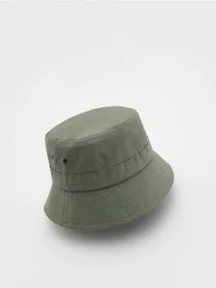 Czapki dla dzieci - Reserved - Bawełniany bucket hat - oliwkowy - grafika 1