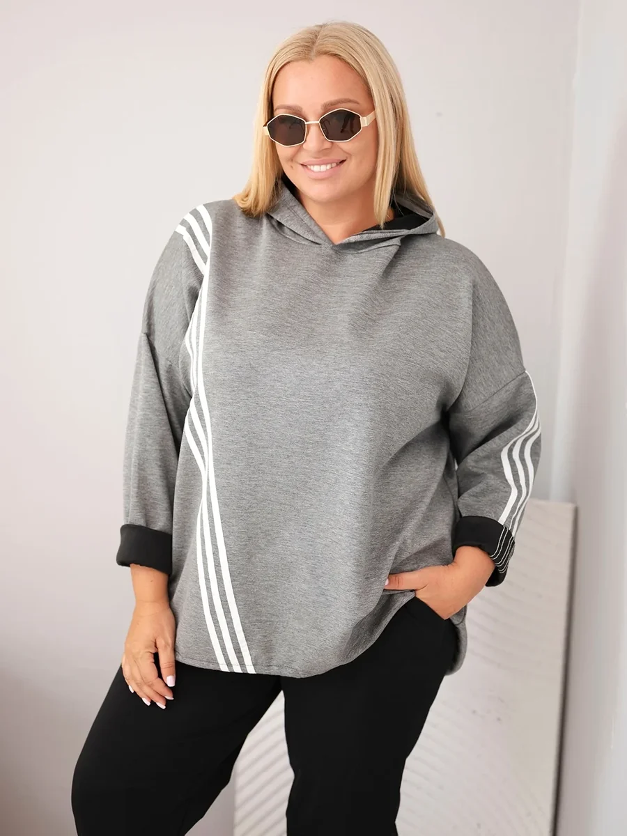 Bluza damska Plus Size wiskozowa z kapturem i ozdobnymi paskami ciemno szara Ciemny Szary