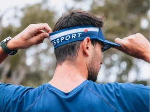 COMPRESSPORT Daszek biegowy ULTRALIGHT VISOR V2 estate blue - Czapki i chusty sportowe damskie - miniaturka - grafika 4