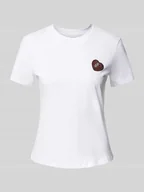 Koszulki i topy damskie - T-shirt z naszywką z logo - miniaturka - grafika 1