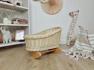 Wiklinowa kołyska dla lalek ecru - drewno - Domki dla lalek - miniaturka - grafika 1