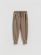 Spodnie i spodenki dla chłopców - Reserved - Bawełniane spodnie - brązowy - miniaturka - grafika 1