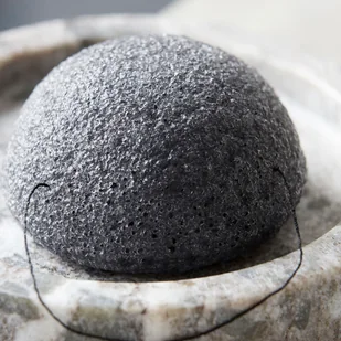 Meraki Konjac Sponge - gąbka Black - Szczoteczki do twarzy - miniaturka - grafika 3
