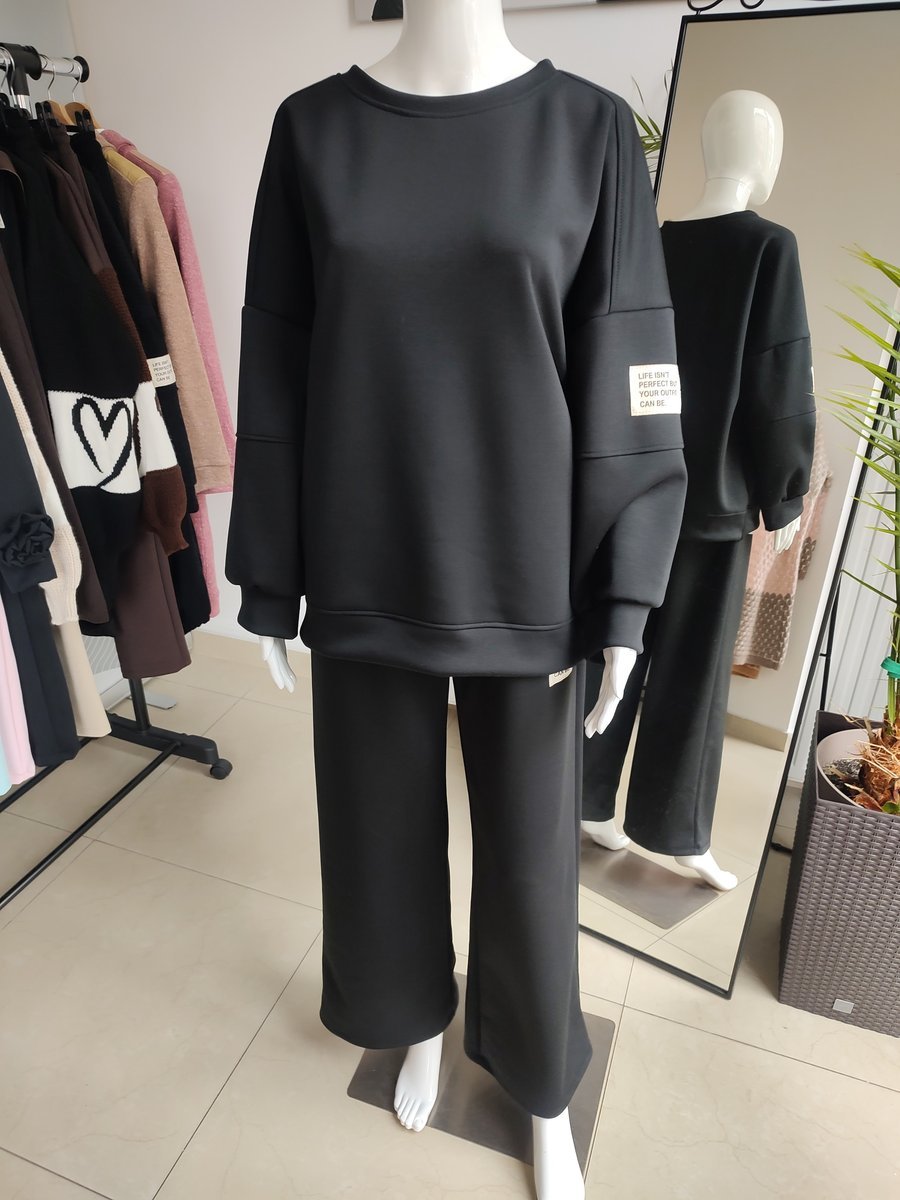 Masełkowy dres oversize z naszywką - czarny One size