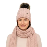 Czapki damskie - Zimowy komplet damski czapka z pomponem ocieplana polarem i szal pudrowy róż - miniaturka - grafika 1