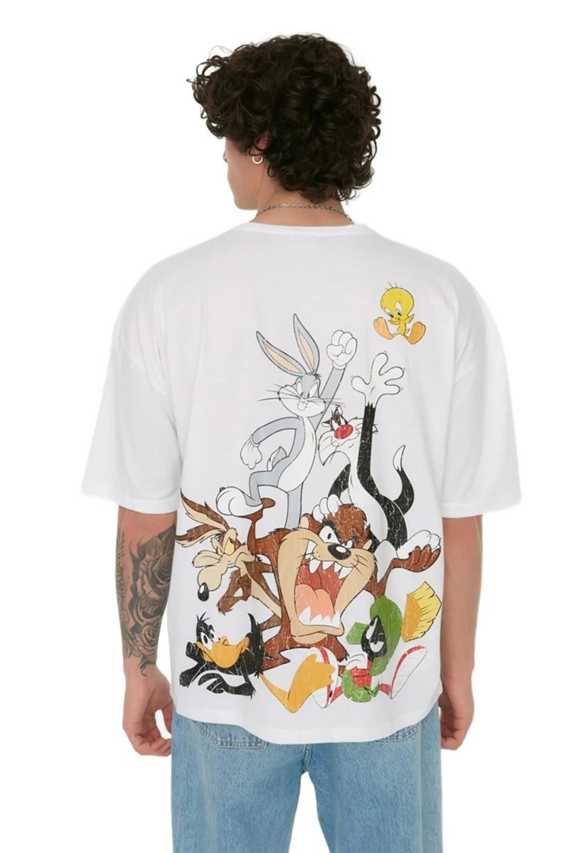 TRENDYOL MAN BIAŁY T-SHIRT MĘSKI Z NADRUKIEM POSTACI Z KRESKÓWKI S 5DA