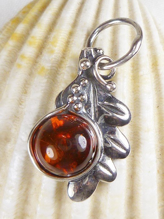 Wisiorek srebrny z bursztynem 609-37