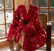 Szlafroki damskie - Szlafrok z obszernymi rękawami i złotym wzorem - Bordowy - miniaturka - grafika 1