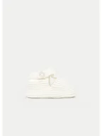 Buty dla chłopców - Mayoral Kapcie 9908 Écru - miniaturka - grafika 1