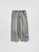 Spodnie i spodenki dla chłopców - Reserved - Jeansy baggy - jasnoszary - miniaturka - grafika 1