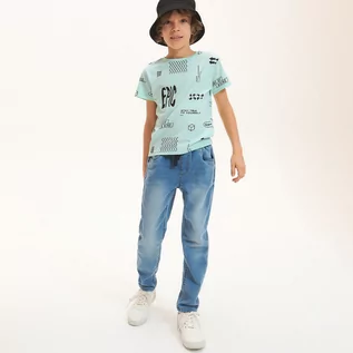 Spodnie i spodenki dla chłopców - Reserved Jeansy carrot super soft - Niebieski - grafika 1