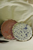 Talerze - Talerz nakrapiany kobaltowy, różowy, ceramiczny ręcznie robiony - miniaturka - grafika 1