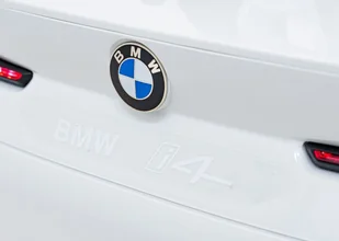 Autko BMW i4 na akumulator dla dzieci Biały + Wolny Start + EVA + Ekoskóra + Audio LED + Pilot - Pojazdy elektryczne dla dzieci - miniaturka - grafika 12