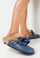 Klapki i japonki damskie - Niebieskie Klapki na Płaskiej Podeszwie z Futerkiem oraz Łańcuchem Sailey - miniaturka - grafika 1