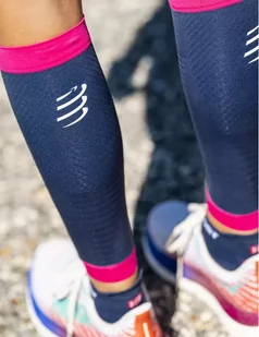 COMPRESSPORT Opaski kompresyjne na łydki R2V3 mood indigo/magenta - Pozostały sprzęt i akcesoria do ćwiczeń - miniaturka - grafika 3