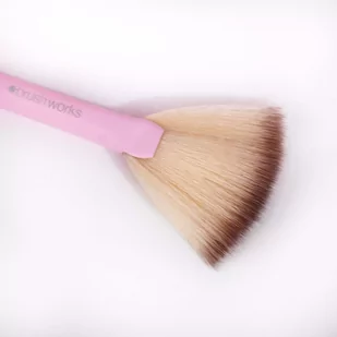 Brushworks HD Fan Brush - pędzel do makijażu - Pędzle do makijażu - miniaturka - grafika 3