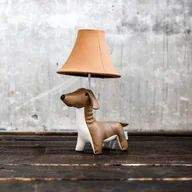 Lampy stojące - Happy Lamps Lampa stołowa dla dzieci Dachshund brązowa - Waldi - miniaturka - grafika 1