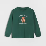 Koszulki dla chłopców - Reserved - Świąteczny longsleeve oversize - Khaki - miniaturka - grafika 1