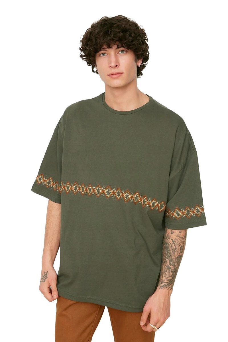 TRENDYOL MAN MĘSKI T-SHIRT Z OKRĄGŁYM DEKOLTEM Z AZTECKIM WZOREM S 5DA