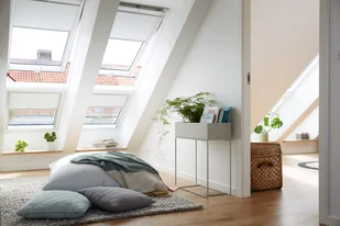 Okno dachowe 3-szybowe GLU 78 x 118 cm otwierane od dołu Velux - Okna - miniaturka - grafika 1