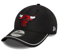 Czapki damskie - Czapka NEW ERA z daszkiem Chicago Bulls NBA Piping Czarna 9FORTY - miniaturka - grafika 1